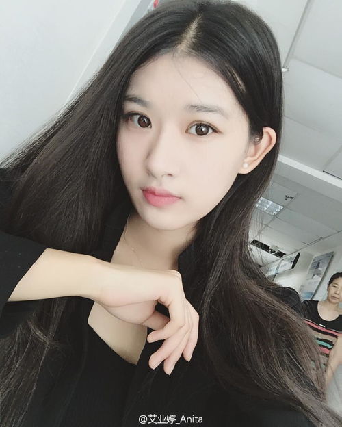 組圖 中戲女生素顏清純大長(zhǎng)腿，網(wǎng)友驚呼“撞臉劉亦菲”